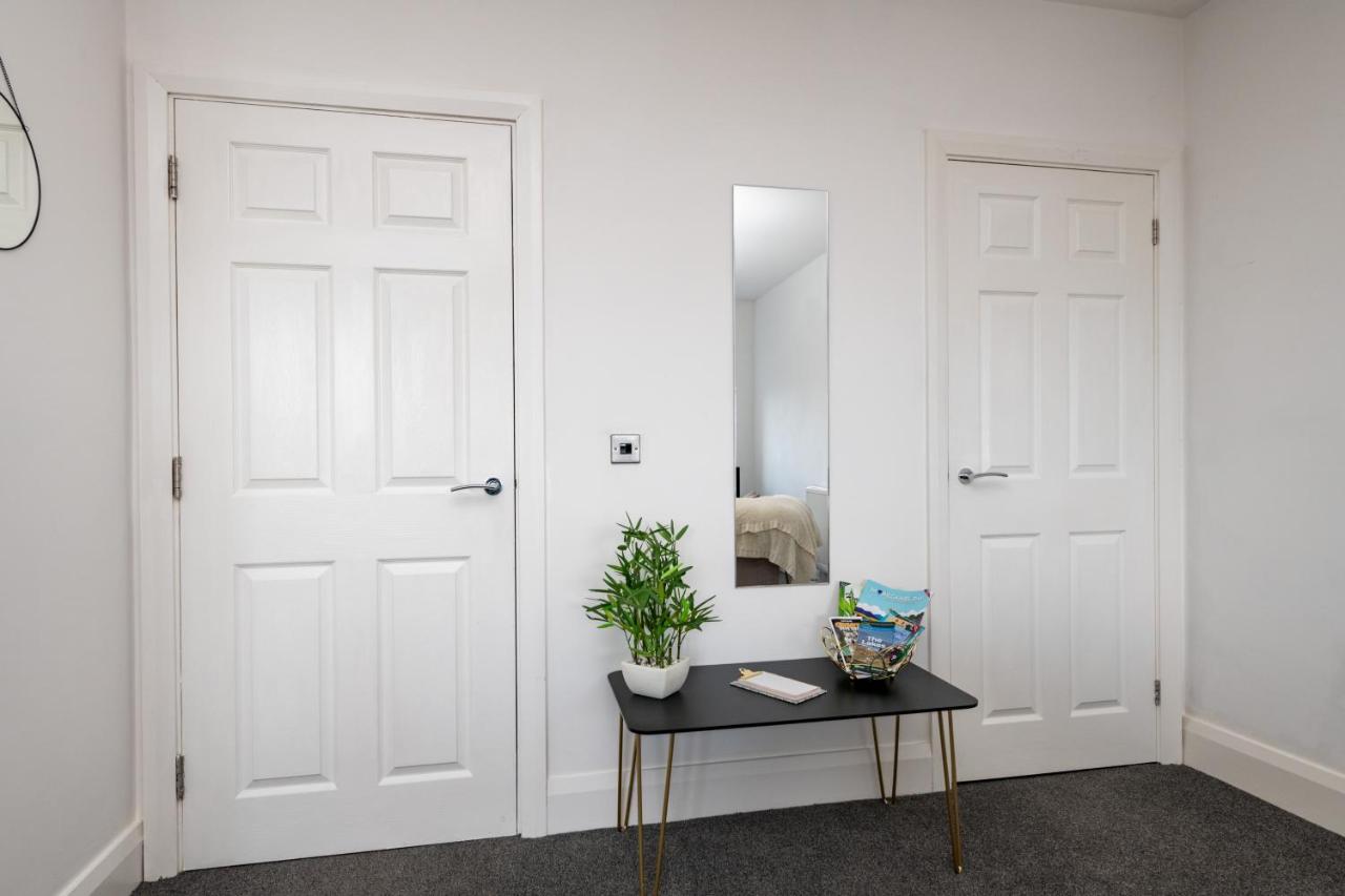 The Croston Balcony Apartment- Morecambe Central Promenade, Beach Front And Sea Views Kültér fotó