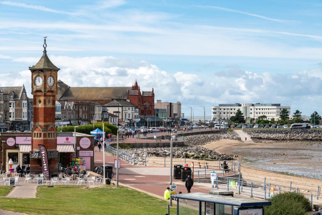 The Croston Balcony Apartment- Morecambe Central Promenade, Beach Front And Sea Views Kültér fotó
